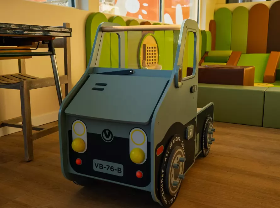 Camion de jeu, stucture pour enfant zone motricité